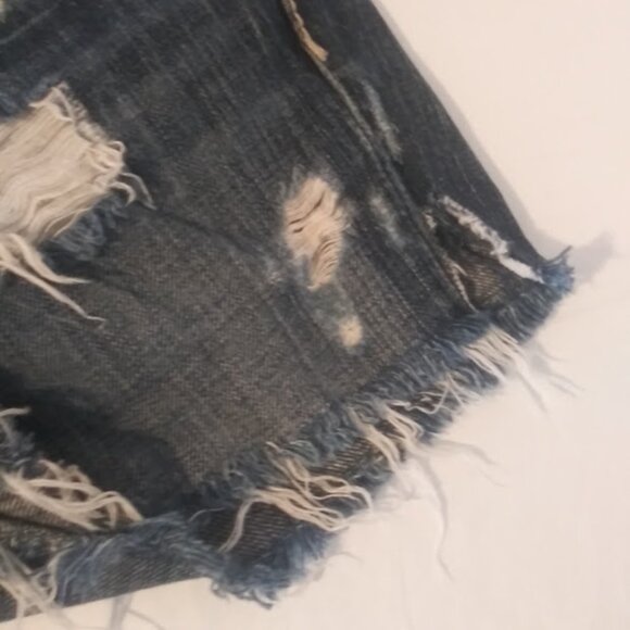 BKE women's size 26 distressed dark wash shorts - Picture 5 of 16